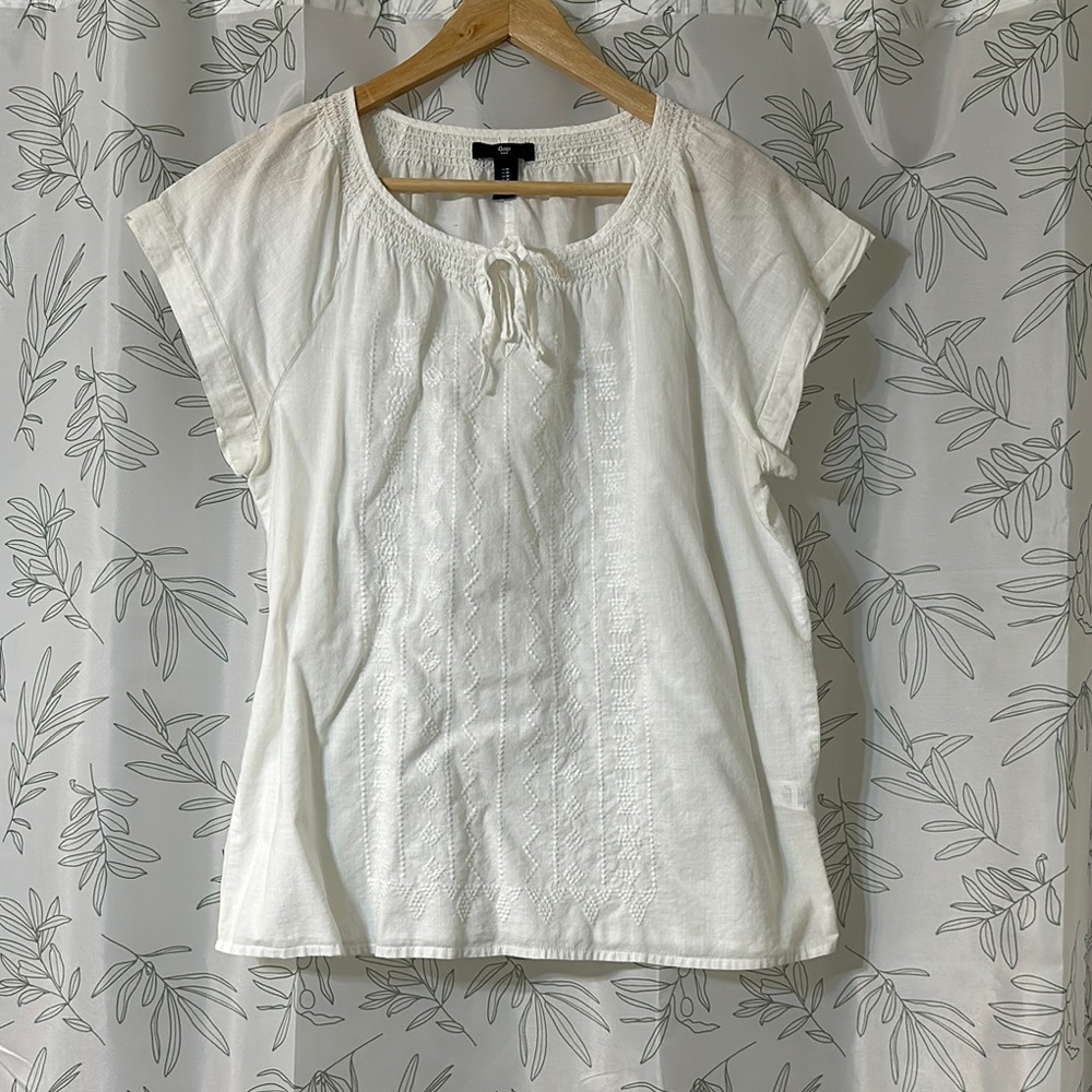 GAP-Off White Tie Front Flutter Sleeve Blouse EUC